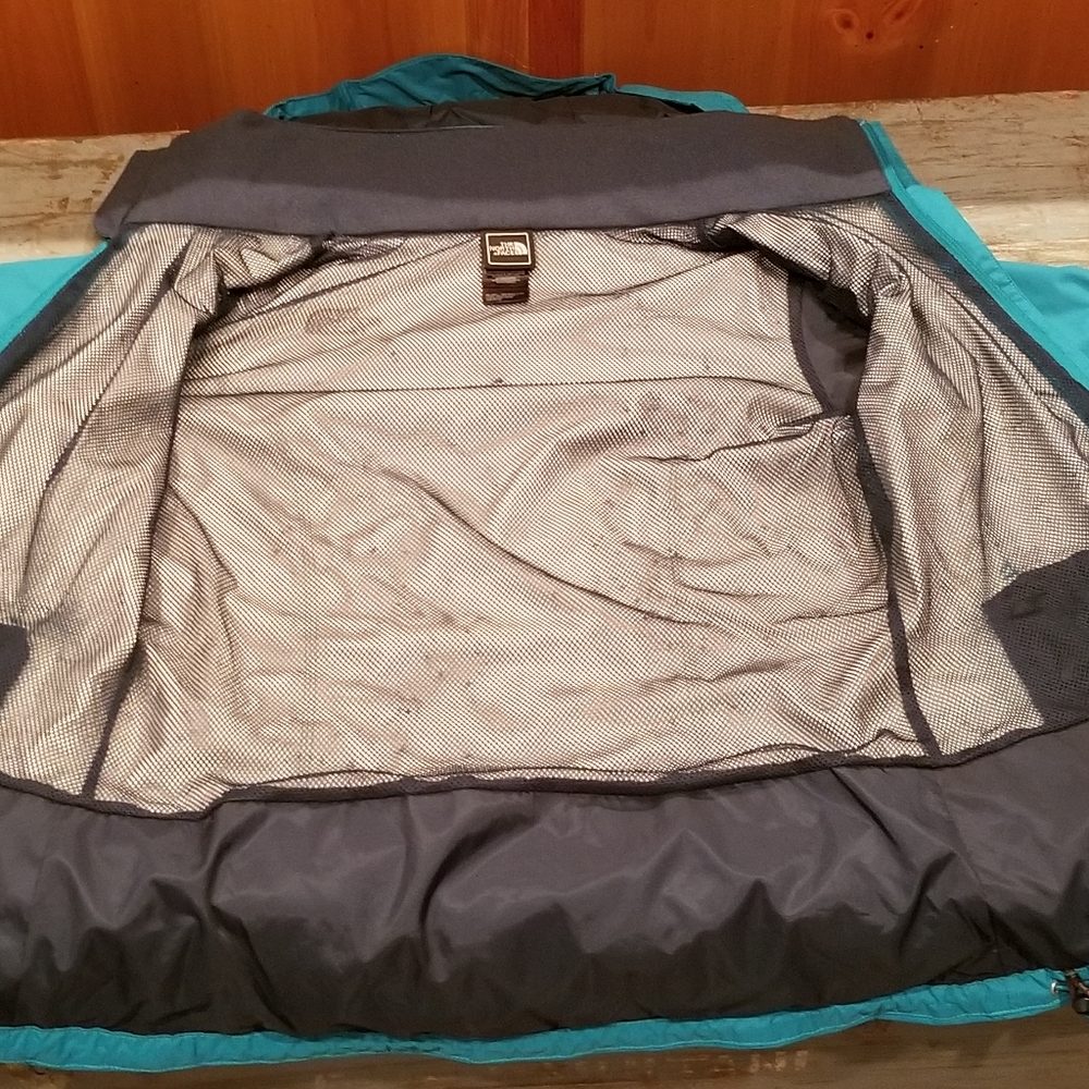 North Face Resolve Jacket - image 3